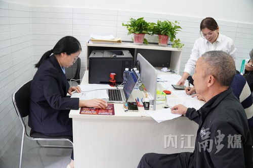 内江市市中区行政审批局 流动服务点打通证照办理“最后一公里”，贴心代办服务暖民心
